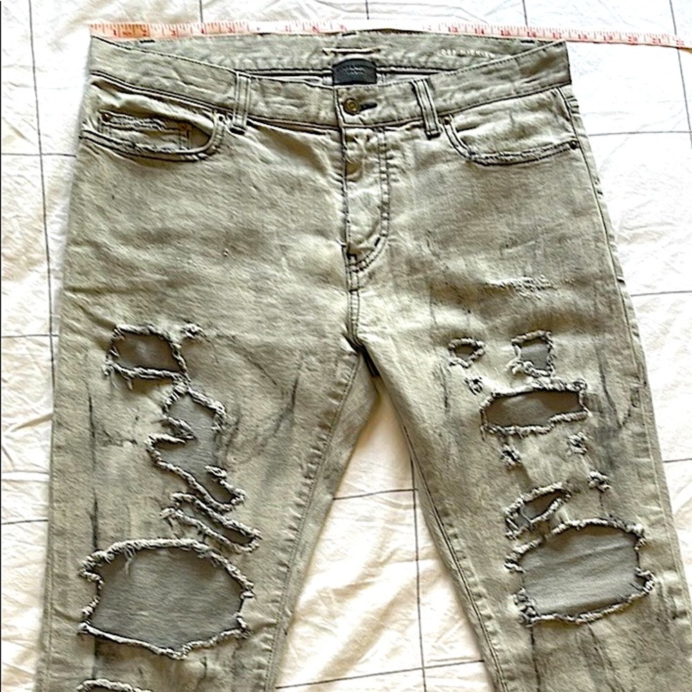 Saint Laurent  Gray DO2 M/SK-LW 👖💯❤️‍🔥 Destroyed ☠️ denim  dry clean only.